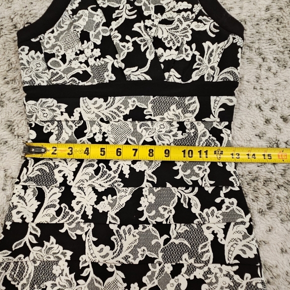 White House Black Market NWT Sz 4 Floral Print Tier Slimming Sleeveless Dress - Picture 8 of 13